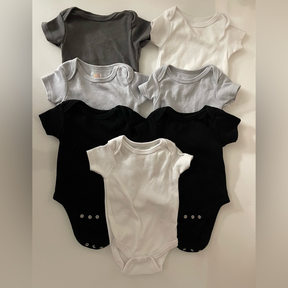 Onesies by Baby Gear Monochrome Collection - Size 0-3 Months -Black, White, Gray